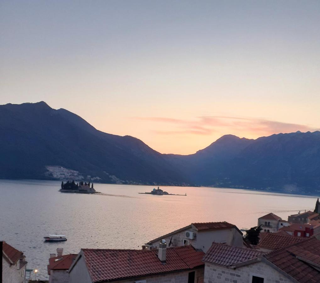 Bella Vista Zmukic Apartment Perast Bagian luar foto